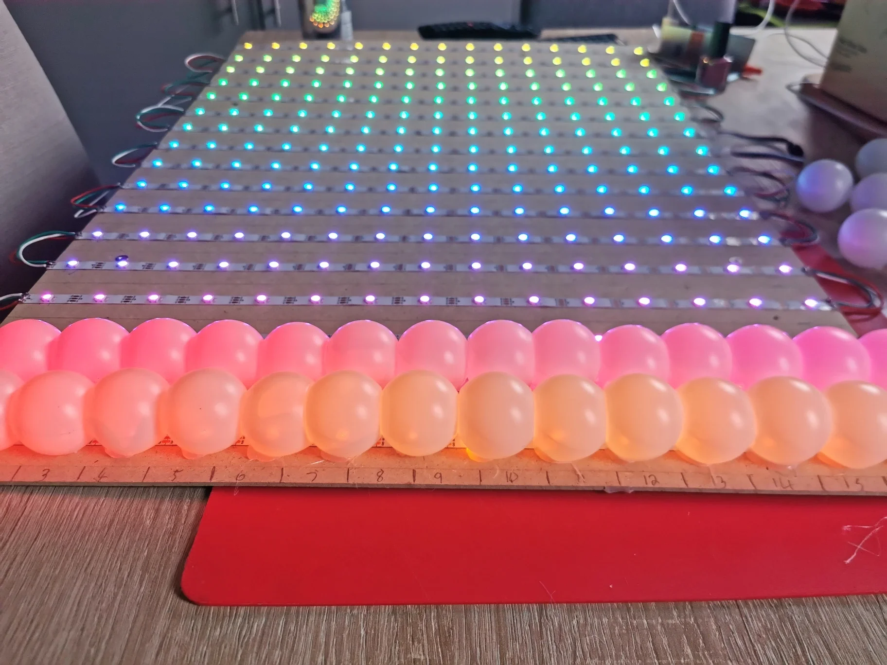It's a tight fit, but the 40mm ping pong balls fit in a 30mm space just fine.