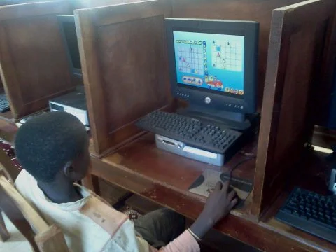 Child using Peppermint OS in Cameroon