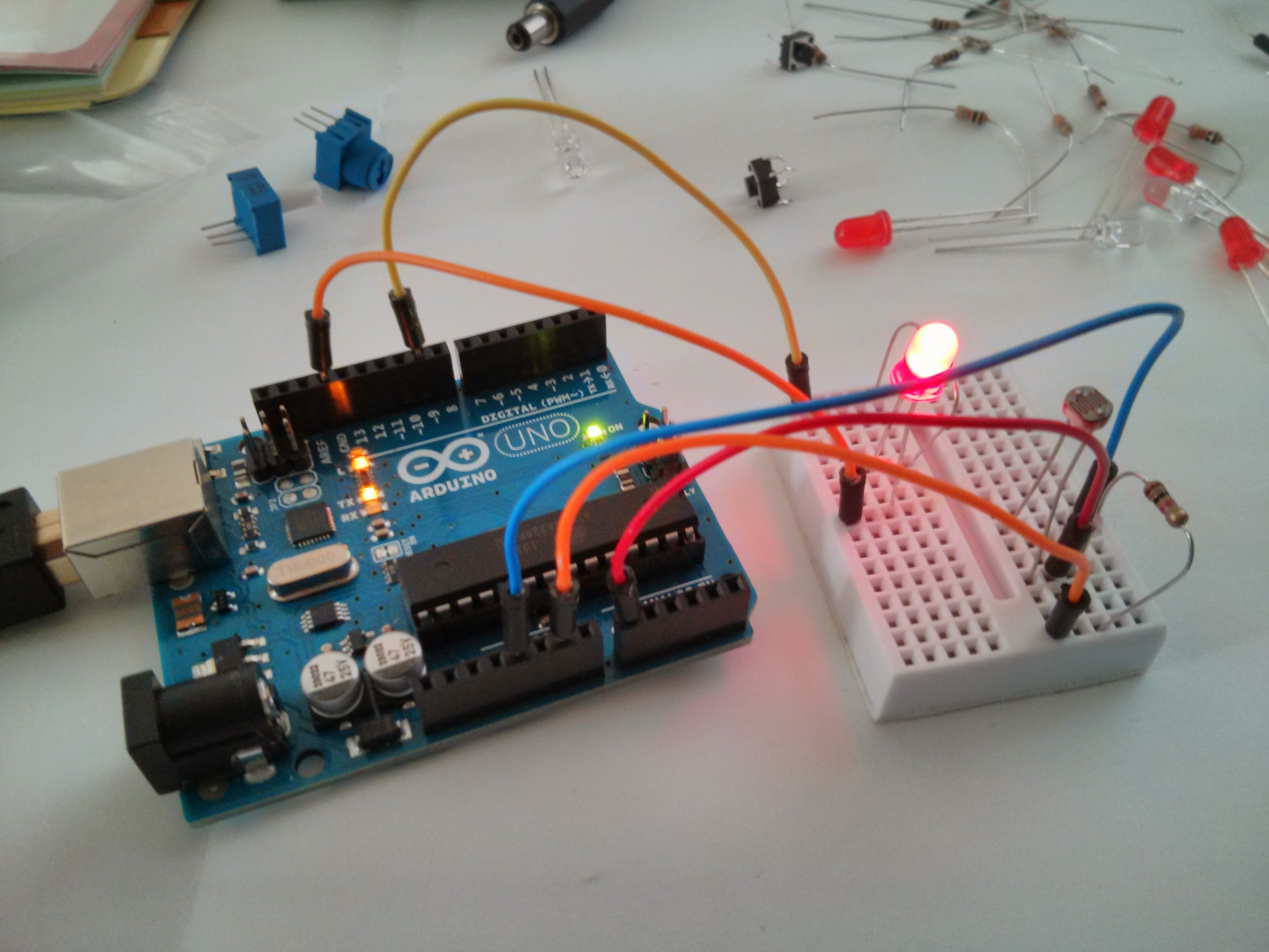 Arduino starter kit LED and photoresistor