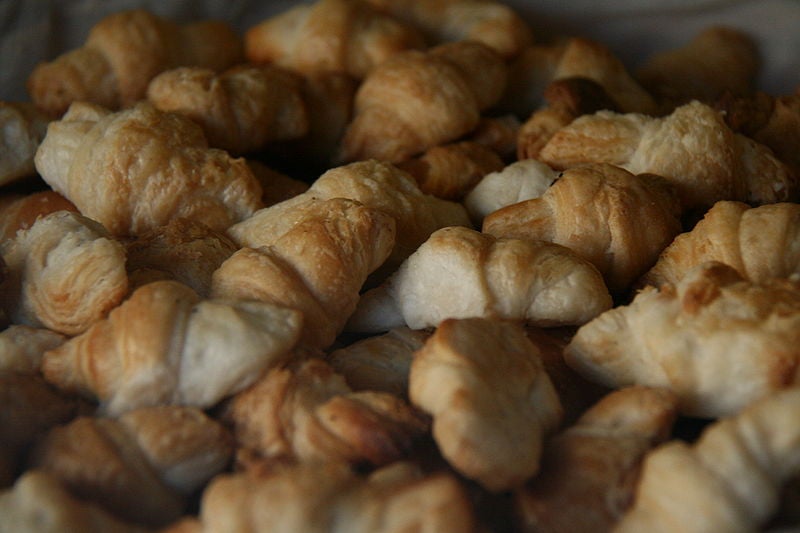 croissant-madrid CC-BY-3.0 by Tamorlan