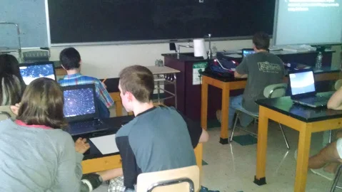 Students using Stellarium app