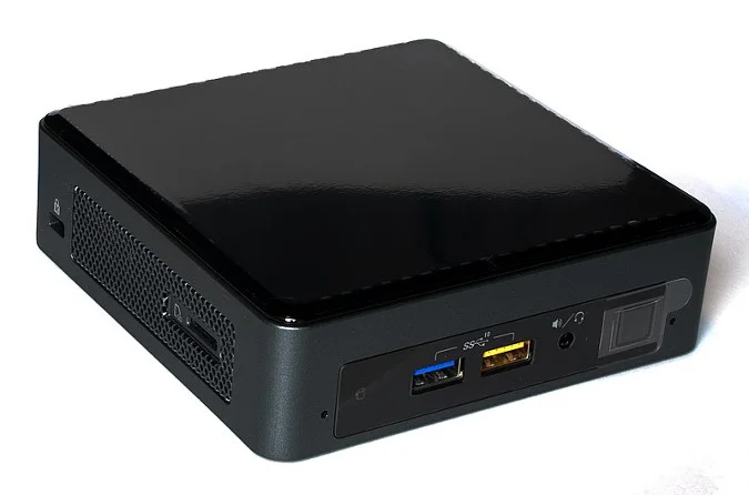 Intel NUC8i5BEK2