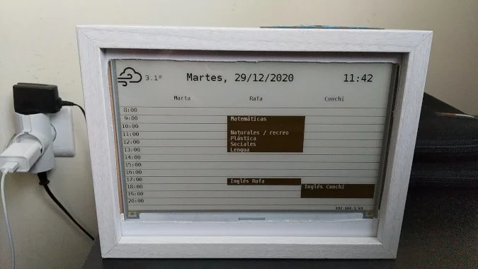 Track your family calendar with a Raspberry Pi and a low power display